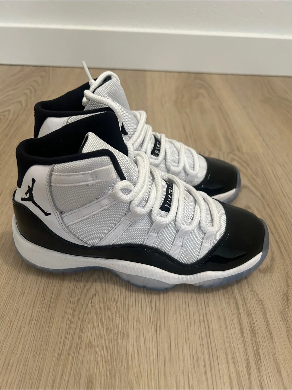 BTS 2018 Jordan XI 11 Concord #45 White/Black patent leather Sneakers size 3.5Y